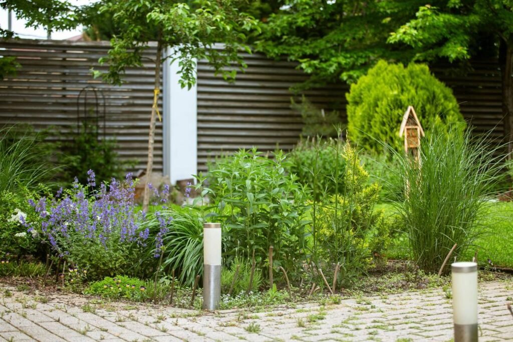 11 Decorative Garden Edging Ideas That Actually Keep Weeds Out (And Look Stunning)
