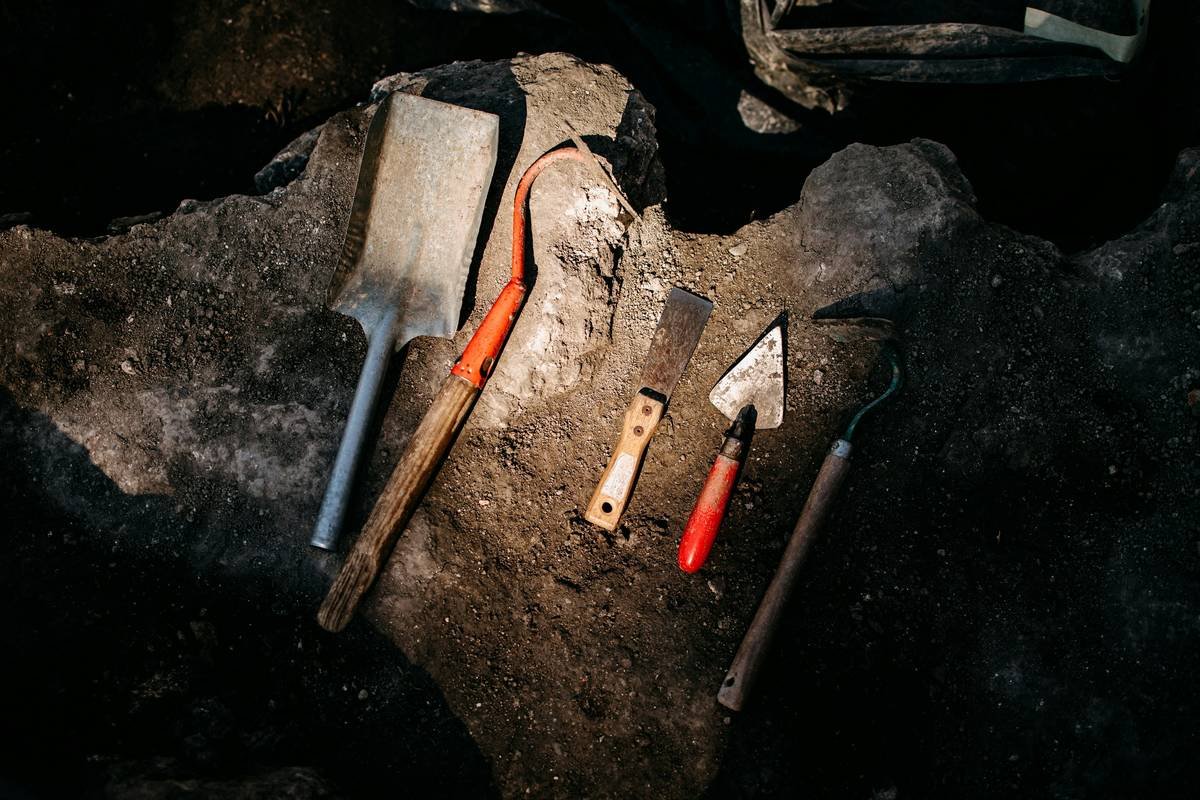 Side-by-side comparison of proper vs improper garden edging tools: edging driver vs hammer vs trowel
