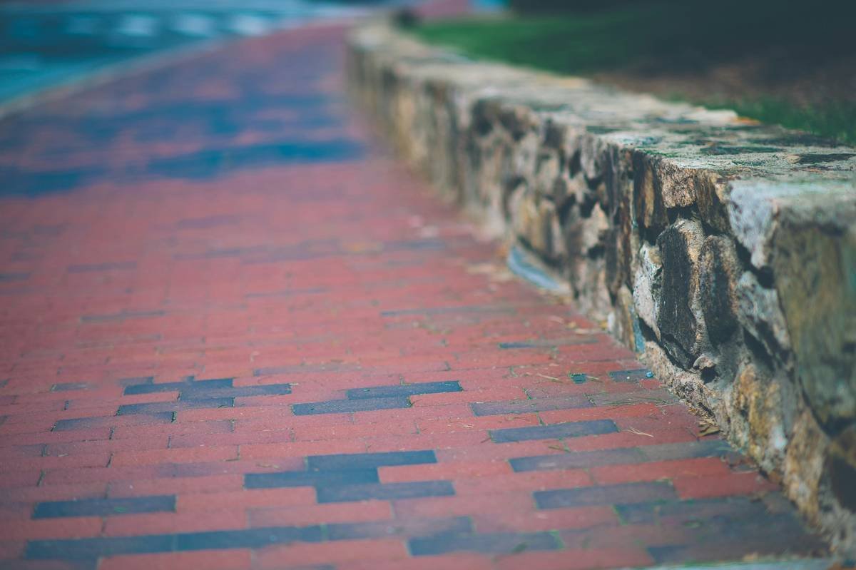 Why Your Garden Looks Sloppy (And How Curved Garden Edging Pavers Fix It Instantly)